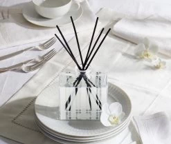 Linen Reed Diffuser -Candle Fragrance Shop NESTNY CORE LN DIF REED 2 1d3c53a1 94a9 4b02 951b 0f40d1298291